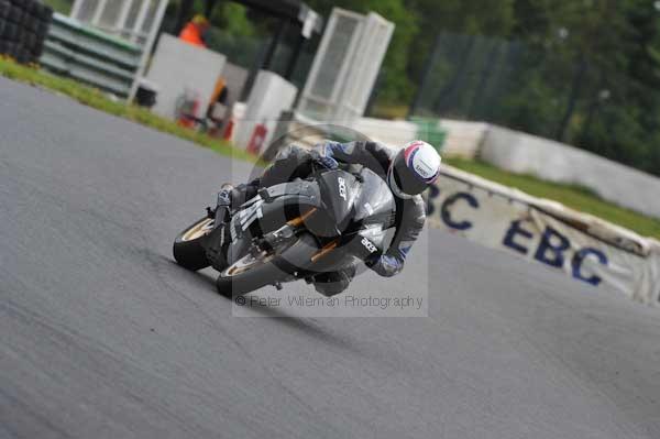 Mallory park Leicestershire;Mallory park photographs;Motorcycle action photographs;event digital images;eventdigitalimages;mallory park;no limits trackday;peter wileman photography;trackday;trackday digital images;trackday photos