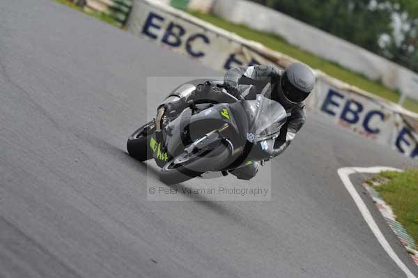 Mallory park Leicestershire;Mallory park photographs;Motorcycle action photographs;event digital images;eventdigitalimages;mallory park;no limits trackday;peter wileman photography;trackday;trackday digital images;trackday photos