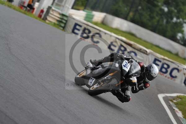 Mallory park Leicestershire;Mallory park photographs;Motorcycle action photographs;event digital images;eventdigitalimages;mallory park;no limits trackday;peter wileman photography;trackday;trackday digital images;trackday photos