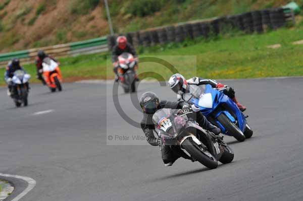 Mallory park Leicestershire;Mallory park photographs;Motorcycle action photographs;event digital images;eventdigitalimages;mallory park;no limits trackday;peter wileman photography;trackday;trackday digital images;trackday photos