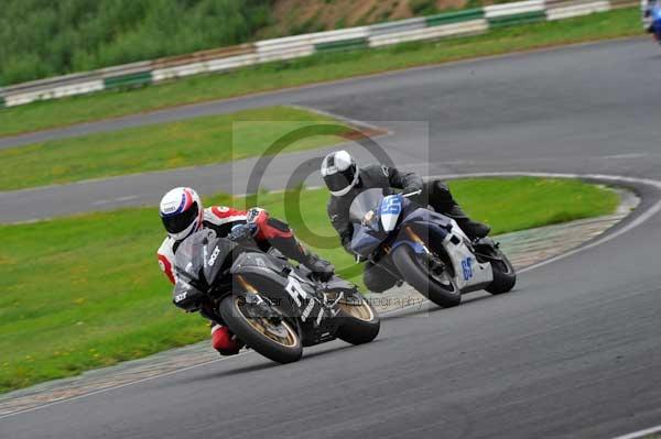 Mallory park Leicestershire;Mallory park photographs;Motorcycle action photographs;event digital images;eventdigitalimages;mallory park;no limits trackday;peter wileman photography;trackday;trackday digital images;trackday photos