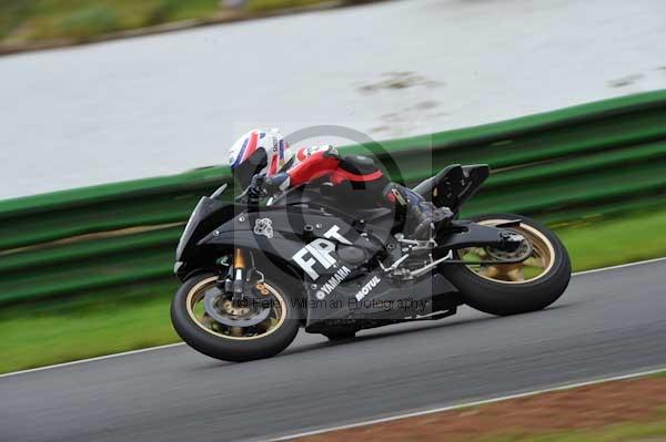 Mallory park Leicestershire;Mallory park photographs;Motorcycle action photographs;event digital images;eventdigitalimages;mallory park;no limits trackday;peter wileman photography;trackday;trackday digital images;trackday photos