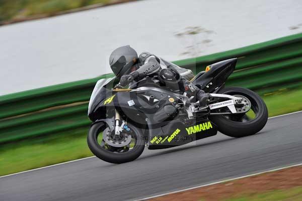 Mallory park Leicestershire;Mallory park photographs;Motorcycle action photographs;event digital images;eventdigitalimages;mallory park;no limits trackday;peter wileman photography;trackday;trackday digital images;trackday photos