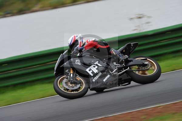 Mallory park Leicestershire;Mallory park photographs;Motorcycle action photographs;event digital images;eventdigitalimages;mallory park;no limits trackday;peter wileman photography;trackday;trackday digital images;trackday photos