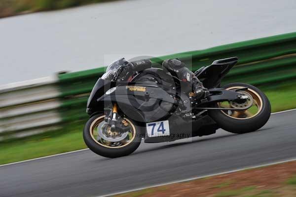 Mallory park Leicestershire;Mallory park photographs;Motorcycle action photographs;event digital images;eventdigitalimages;mallory park;no limits trackday;peter wileman photography;trackday;trackday digital images;trackday photos