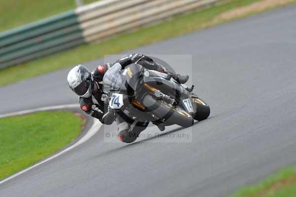 Mallory park Leicestershire;Mallory park photographs;Motorcycle action photographs;event digital images;eventdigitalimages;mallory park;no limits trackday;peter wileman photography;trackday;trackday digital images;trackday photos