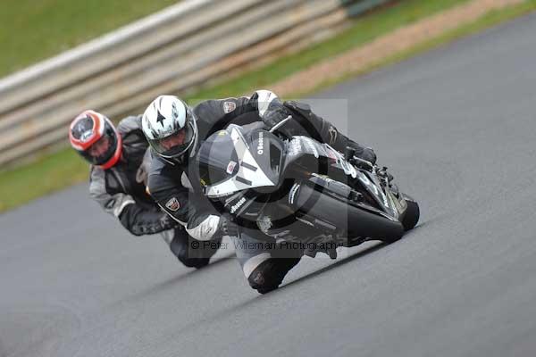 Mallory park Leicestershire;Mallory park photographs;Motorcycle action photographs;event digital images;eventdigitalimages;mallory park;no limits trackday;peter wileman photography;trackday;trackday digital images;trackday photos