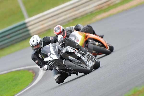 Mallory park Leicestershire;Mallory park photographs;Motorcycle action photographs;event digital images;eventdigitalimages;mallory park;no limits trackday;peter wileman photography;trackday;trackday digital images;trackday photos