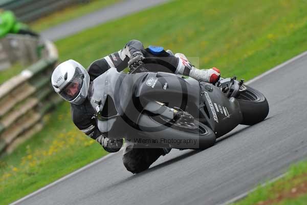 Mallory park Leicestershire;Mallory park photographs;Motorcycle action photographs;event digital images;eventdigitalimages;mallory park;no limits trackday;peter wileman photography;trackday;trackday digital images;trackday photos