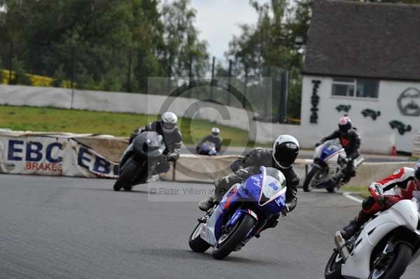 Mallory park Leicestershire;Mallory park photographs;Motorcycle action photographs;event digital images;eventdigitalimages;mallory park;no limits trackday;peter wileman photography;trackday;trackday digital images;trackday photos