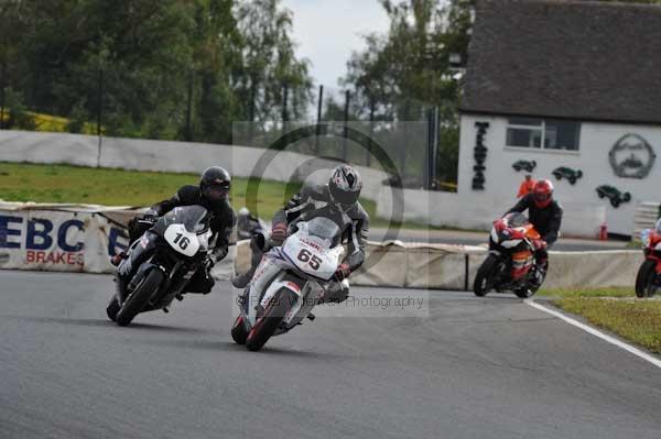 Mallory park Leicestershire;Mallory park photographs;Motorcycle action photographs;event digital images;eventdigitalimages;mallory park;no limits trackday;peter wileman photography;trackday;trackday digital images;trackday photos