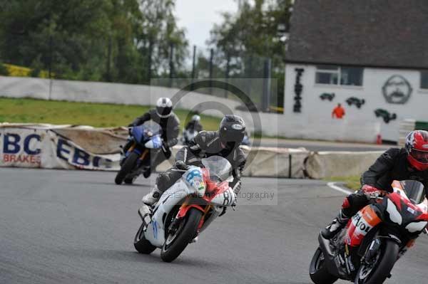 Mallory park Leicestershire;Mallory park photographs;Motorcycle action photographs;event digital images;eventdigitalimages;mallory park;no limits trackday;peter wileman photography;trackday;trackday digital images;trackday photos