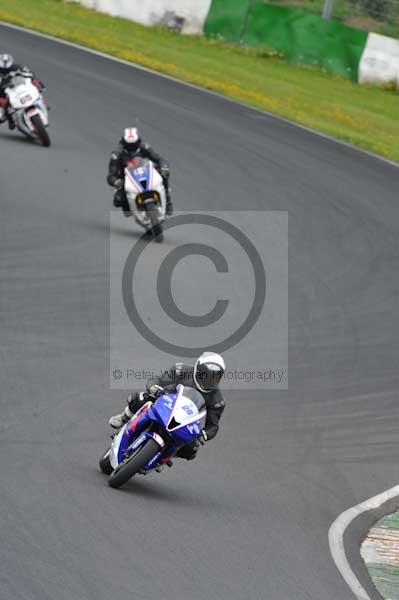 Mallory park Leicestershire;Mallory park photographs;Motorcycle action photographs;event digital images;eventdigitalimages;mallory park;no limits trackday;peter wileman photography;trackday;trackday digital images;trackday photos