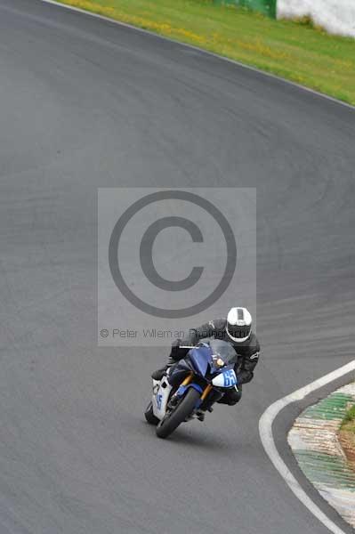 Mallory park Leicestershire;Mallory park photographs;Motorcycle action photographs;event digital images;eventdigitalimages;mallory park;no limits trackday;peter wileman photography;trackday;trackday digital images;trackday photos