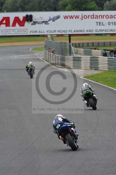 Mallory park Leicestershire;Mallory park photographs;Motorcycle action photographs;event digital images;eventdigitalimages;mallory park;no limits trackday;peter wileman photography;trackday;trackday digital images;trackday photos