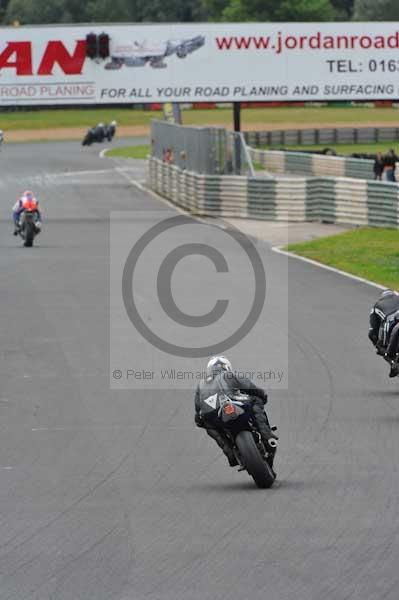 Mallory park Leicestershire;Mallory park photographs;Motorcycle action photographs;event digital images;eventdigitalimages;mallory park;no limits trackday;peter wileman photography;trackday;trackday digital images;trackday photos