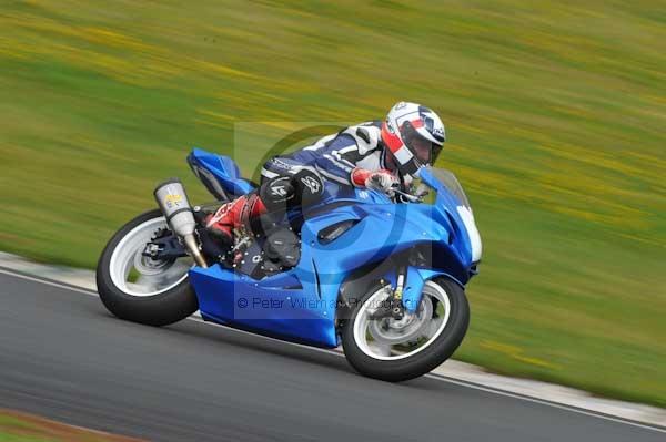 Mallory park Leicestershire;Mallory park photographs;Motorcycle action photographs;event digital images;eventdigitalimages;mallory park;no limits trackday;peter wileman photography;trackday;trackday digital images;trackday photos