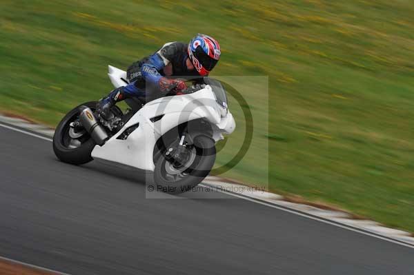 Mallory park Leicestershire;Mallory park photographs;Motorcycle action photographs;event digital images;eventdigitalimages;mallory park;no limits trackday;peter wileman photography;trackday;trackday digital images;trackday photos