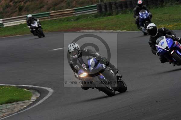 Mallory park Leicestershire;Mallory park photographs;Motorcycle action photographs;event digital images;eventdigitalimages;mallory park;no limits trackday;peter wileman photography;trackday;trackday digital images;trackday photos