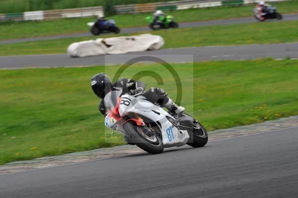 Mallory park Leicestershire;Mallory park photographs;Motorcycle action photographs;event digital images;eventdigitalimages;mallory park;no limits trackday;peter wileman photography;trackday;trackday digital images;trackday photos