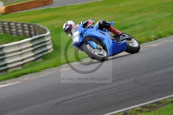 Mallory park Leicestershire;Mallory park photographs;Motorcycle action photographs;event digital images;eventdigitalimages;mallory park;no limits trackday;peter wileman photography;trackday;trackday digital images;trackday photos