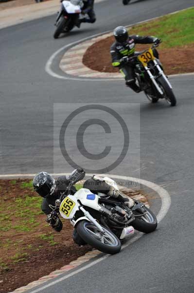 Mallory park Leicestershire;Mallory park photographs;Motorcycle action photographs;event digital images;eventdigitalimages;mallory park;no limits trackday;peter wileman photography;trackday;trackday digital images;trackday photos