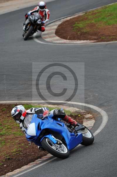 Mallory park Leicestershire;Mallory park photographs;Motorcycle action photographs;event digital images;eventdigitalimages;mallory park;no limits trackday;peter wileman photography;trackday;trackday digital images;trackday photos