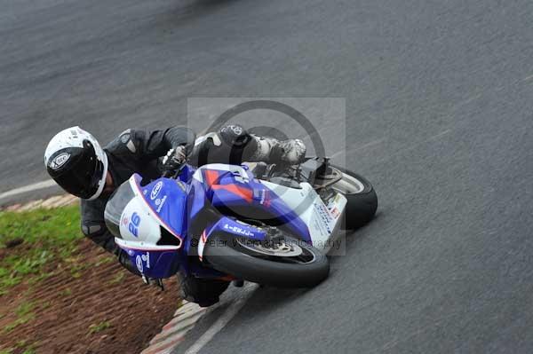 Mallory park Leicestershire;Mallory park photographs;Motorcycle action photographs;event digital images;eventdigitalimages;mallory park;no limits trackday;peter wileman photography;trackday;trackday digital images;trackday photos