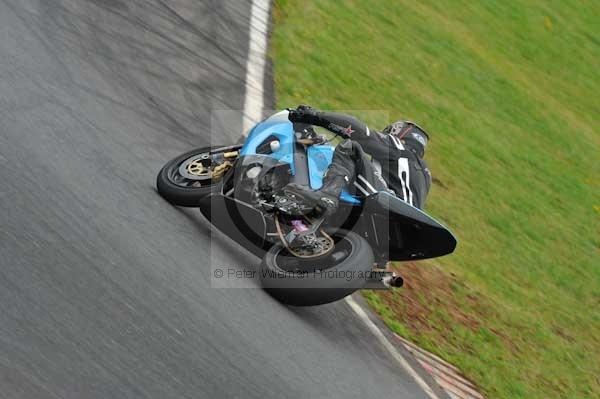 Mallory park Leicestershire;Mallory park photographs;Motorcycle action photographs;event digital images;eventdigitalimages;mallory park;no limits trackday;peter wileman photography;trackday;trackday digital images;trackday photos