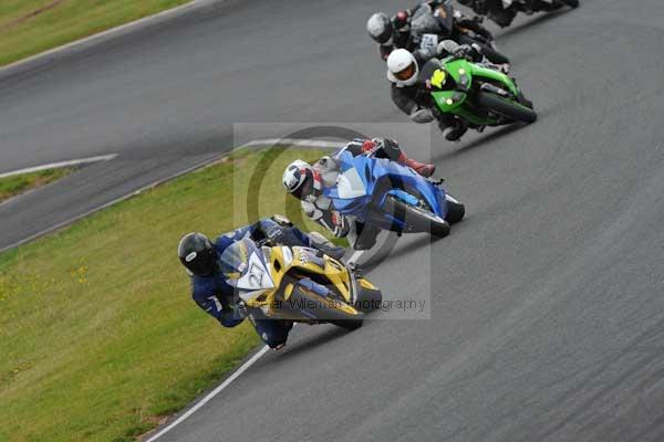 Mallory park Leicestershire;Mallory park photographs;Motorcycle action photographs;event digital images;eventdigitalimages;mallory park;no limits trackday;peter wileman photography;trackday;trackday digital images;trackday photos