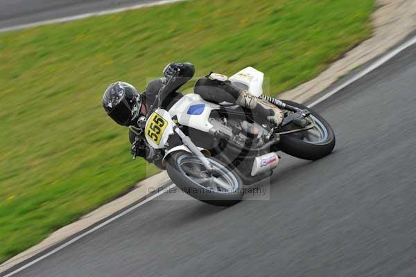 Mallory park Leicestershire;Mallory park photographs;Motorcycle action photographs;event digital images;eventdigitalimages;mallory park;no limits trackday;peter wileman photography;trackday;trackday digital images;trackday photos