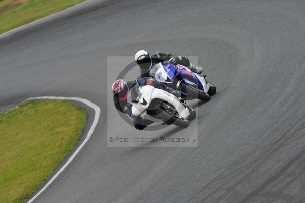 Mallory park Leicestershire;Mallory park photographs;Motorcycle action photographs;event digital images;eventdigitalimages;mallory park;no limits trackday;peter wileman photography;trackday;trackday digital images;trackday photos