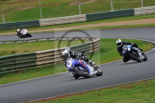 Mallory park Leicestershire;Mallory park photographs;Motorcycle action photographs;event digital images;eventdigitalimages;mallory park;no limits trackday;peter wileman photography;trackday;trackday digital images;trackday photos