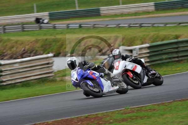 Mallory park Leicestershire;Mallory park photographs;Motorcycle action photographs;event digital images;eventdigitalimages;mallory park;no limits trackday;peter wileman photography;trackday;trackday digital images;trackday photos