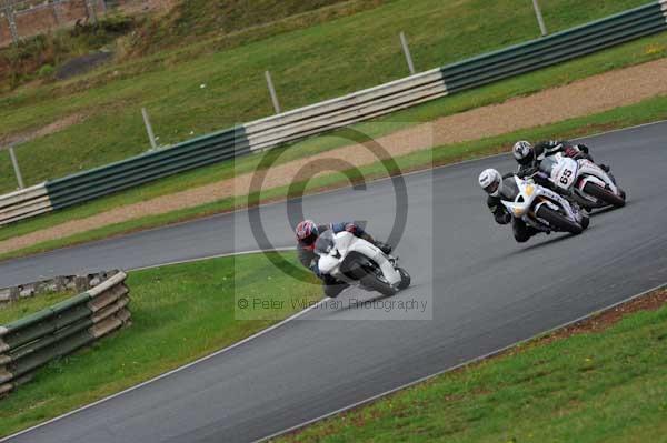 Mallory park Leicestershire;Mallory park photographs;Motorcycle action photographs;event digital images;eventdigitalimages;mallory park;no limits trackday;peter wileman photography;trackday;trackday digital images;trackday photos