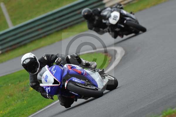 Mallory park Leicestershire;Mallory park photographs;Motorcycle action photographs;event digital images;eventdigitalimages;mallory park;no limits trackday;peter wileman photography;trackday;trackday digital images;trackday photos