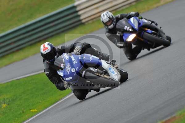 Mallory park Leicestershire;Mallory park photographs;Motorcycle action photographs;event digital images;eventdigitalimages;mallory park;no limits trackday;peter wileman photography;trackday;trackday digital images;trackday photos