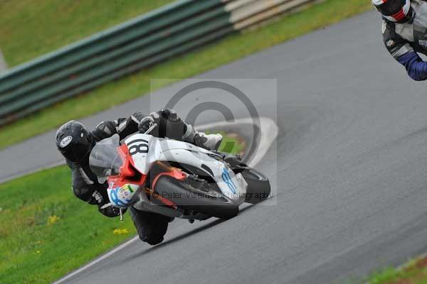 Mallory park Leicestershire;Mallory park photographs;Motorcycle action photographs;event digital images;eventdigitalimages;mallory park;no limits trackday;peter wileman photography;trackday;trackday digital images;trackday photos