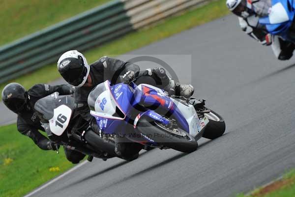 Mallory park Leicestershire;Mallory park photographs;Motorcycle action photographs;event digital images;eventdigitalimages;mallory park;no limits trackday;peter wileman photography;trackday;trackday digital images;trackday photos