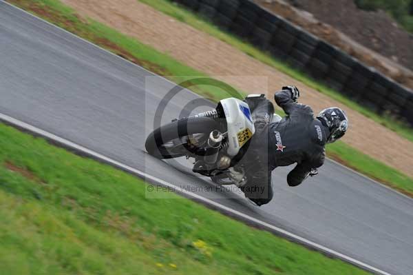 Mallory park Leicestershire;Mallory park photographs;Motorcycle action photographs;event digital images;eventdigitalimages;mallory park;no limits trackday;peter wileman photography;trackday;trackday digital images;trackday photos