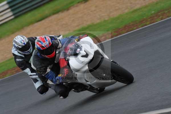 Mallory park Leicestershire;Mallory park photographs;Motorcycle action photographs;event digital images;eventdigitalimages;mallory park;no limits trackday;peter wileman photography;trackday;trackday digital images;trackday photos