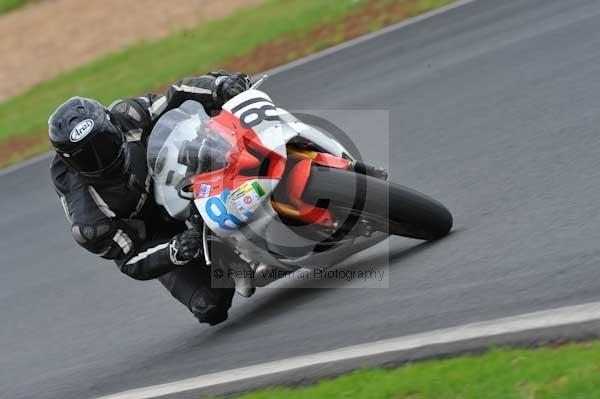 Mallory park Leicestershire;Mallory park photographs;Motorcycle action photographs;event digital images;eventdigitalimages;mallory park;no limits trackday;peter wileman photography;trackday;trackday digital images;trackday photos