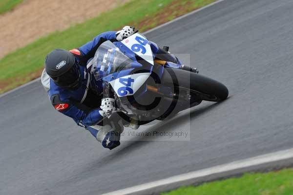 Mallory park Leicestershire;Mallory park photographs;Motorcycle action photographs;event digital images;eventdigitalimages;mallory park;no limits trackday;peter wileman photography;trackday;trackday digital images;trackday photos