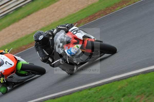 Mallory park Leicestershire;Mallory park photographs;Motorcycle action photographs;event digital images;eventdigitalimages;mallory park;no limits trackday;peter wileman photography;trackday;trackday digital images;trackday photos