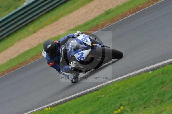 Mallory park Leicestershire;Mallory park photographs;Motorcycle action photographs;event digital images;eventdigitalimages;mallory park;no limits trackday;peter wileman photography;trackday;trackday digital images;trackday photos