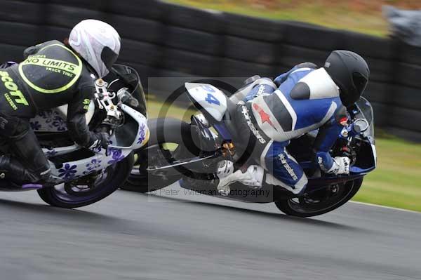 Mallory park Leicestershire;Mallory park photographs;Motorcycle action photographs;event digital images;eventdigitalimages;mallory park;no limits trackday;peter wileman photography;trackday;trackday digital images;trackday photos