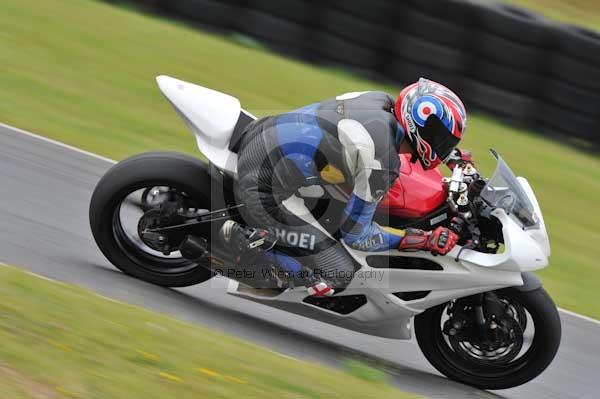 Mallory park Leicestershire;Mallory park photographs;Motorcycle action photographs;event digital images;eventdigitalimages;mallory park;no limits trackday;peter wileman photography;trackday;trackday digital images;trackday photos