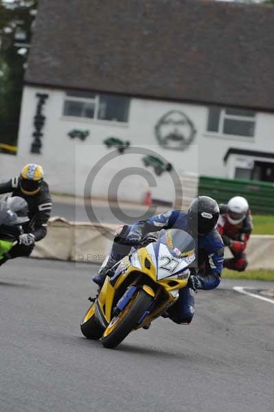 Mallory park Leicestershire;Mallory park photographs;Motorcycle action photographs;event digital images;eventdigitalimages;mallory park;no limits trackday;peter wileman photography;trackday;trackday digital images;trackday photos