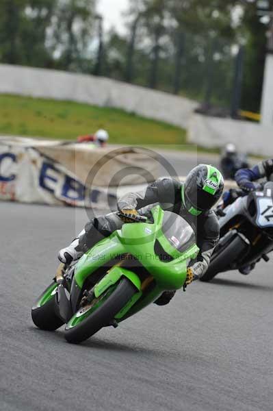 Mallory park Leicestershire;Mallory park photographs;Motorcycle action photographs;event digital images;eventdigitalimages;mallory park;no limits trackday;peter wileman photography;trackday;trackday digital images;trackday photos