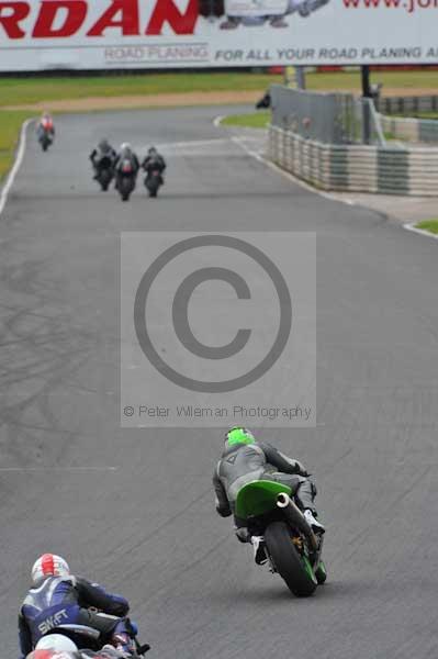 Mallory park Leicestershire;Mallory park photographs;Motorcycle action photographs;event digital images;eventdigitalimages;mallory park;no limits trackday;peter wileman photography;trackday;trackday digital images;trackday photos